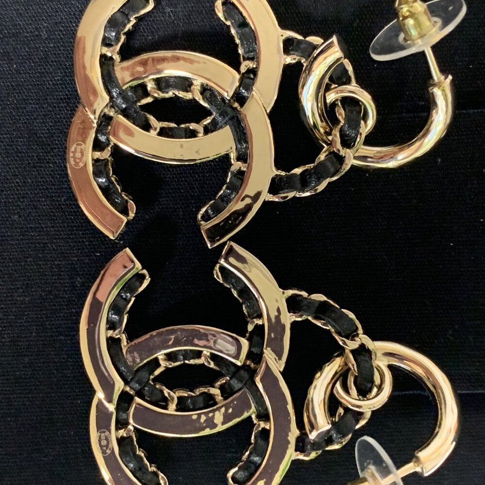 Chanel CC Black leather Chain CC Logo Dangle Earrings B22 P - Picture 5 of 7